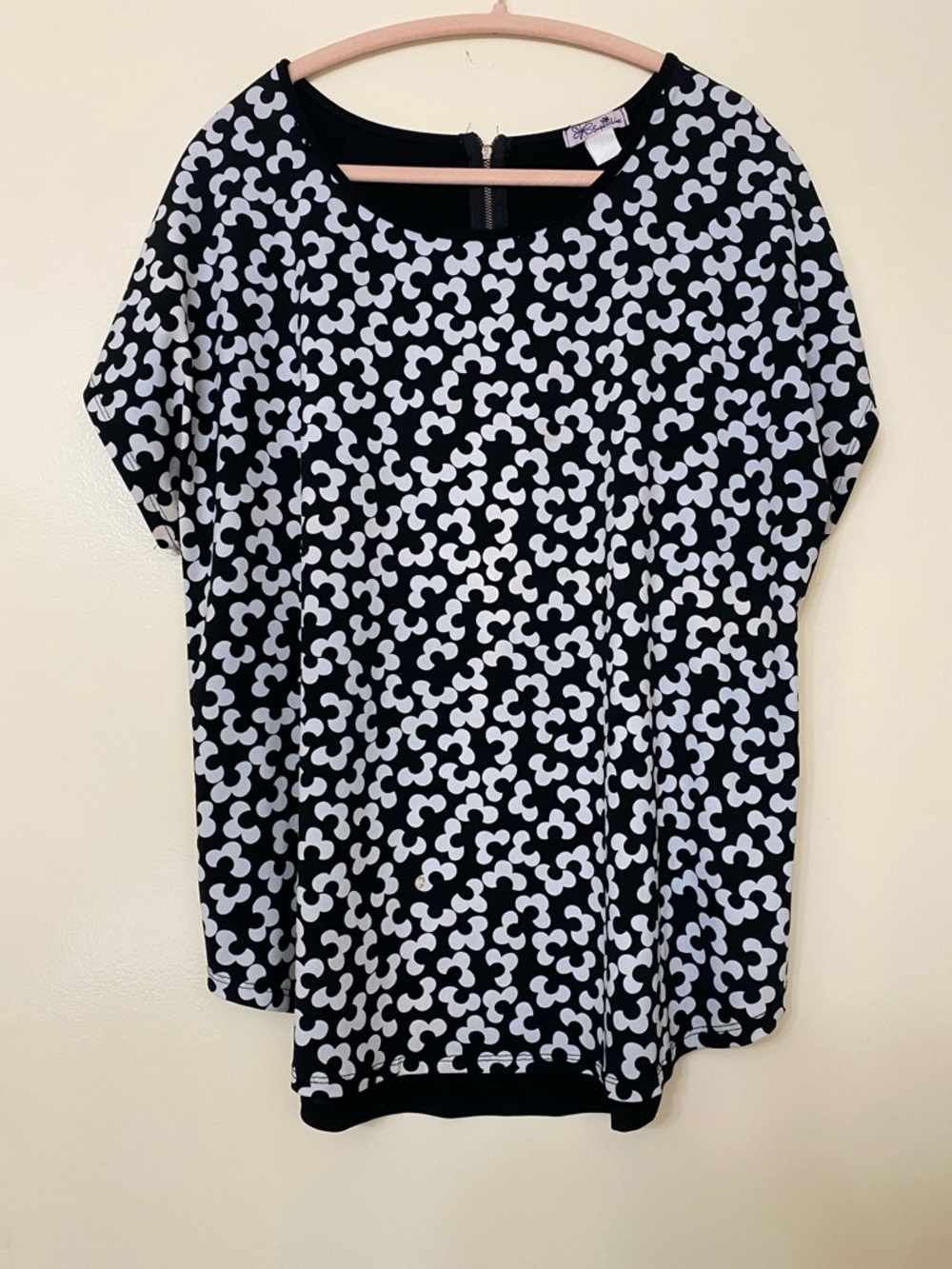 Black & White Patterned Short Sleeve Women’s Top